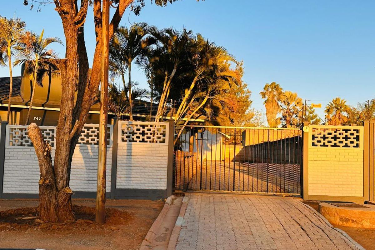 3x Bedrooms House with Flats For Sale in Tsumeb With 2x Bedrooms Flat - Photo 2