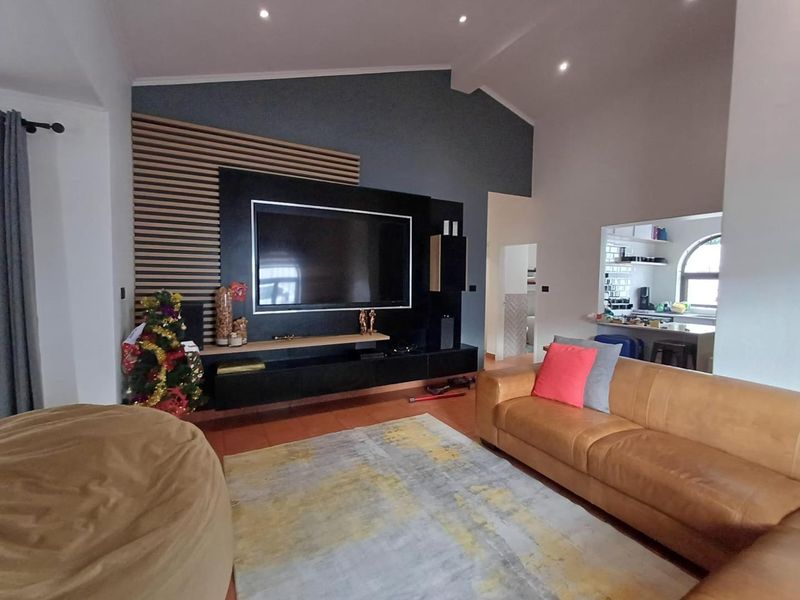 Stunning 3 Bedroom home in North Riding - Photo 6