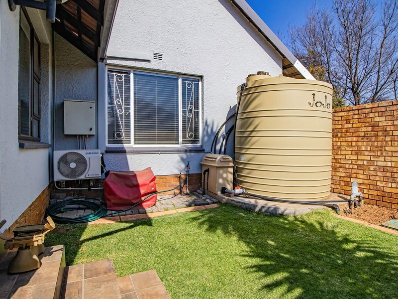 EXCLUSIVE MANDATE - An Entertainer’s Paradise & Versatile Family Haven in Glen Marais - Photo 7