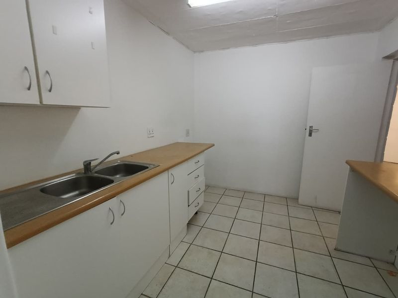 High Visibility | Prime Location | Move-In Ready – 259m2 - Photo 9