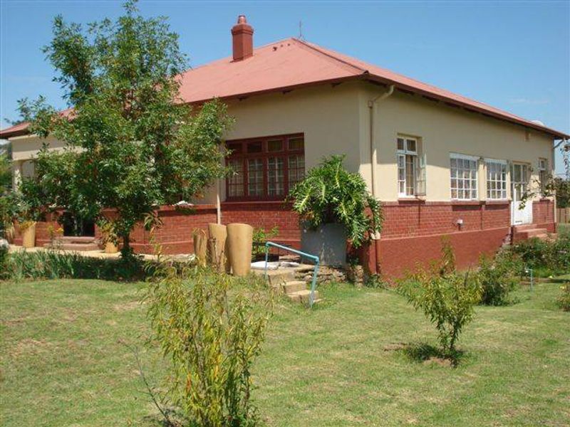 CHARMING HOUSE - Photo 2