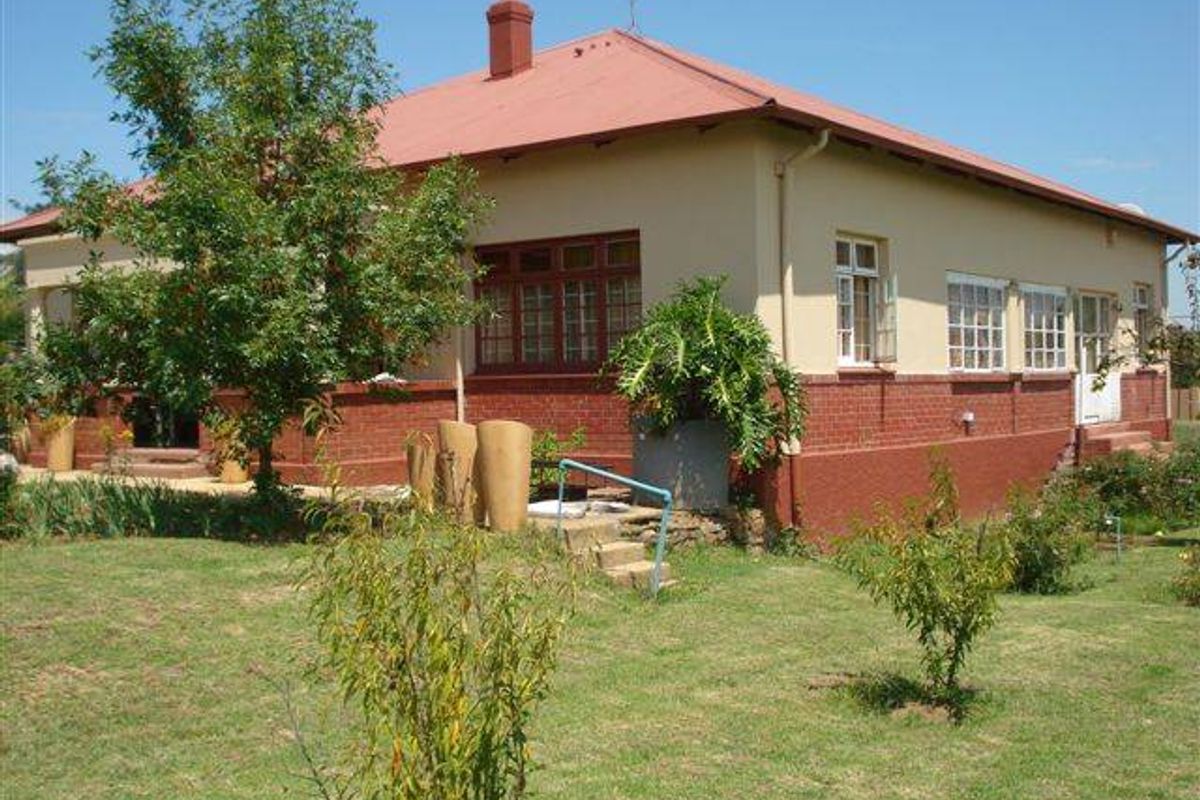 CHARMING HOUSE - Photo 2