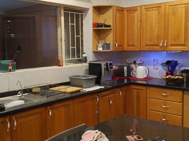 BEAUTIFUL 3 BEDROOM HOUSE FOR SALE IN SILVERTON RIDGE - Photo 10