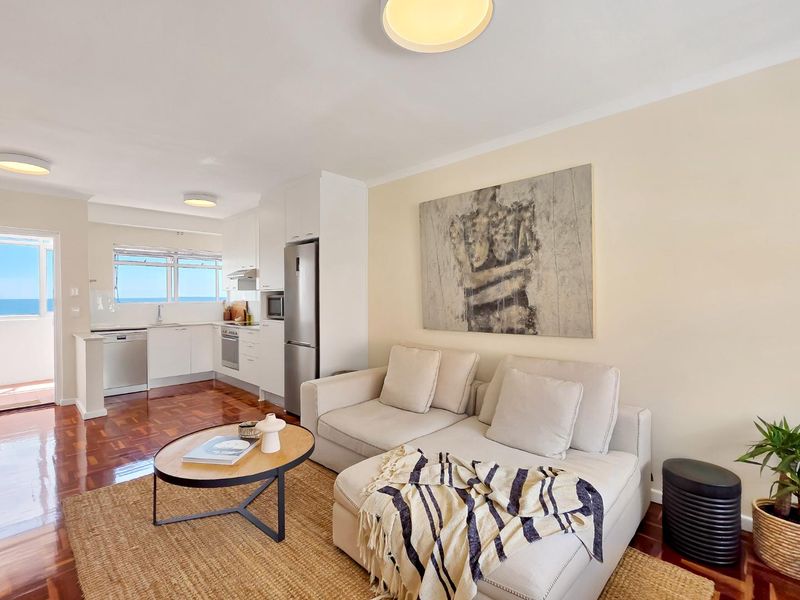 Above the Crowd ! - Photo 2