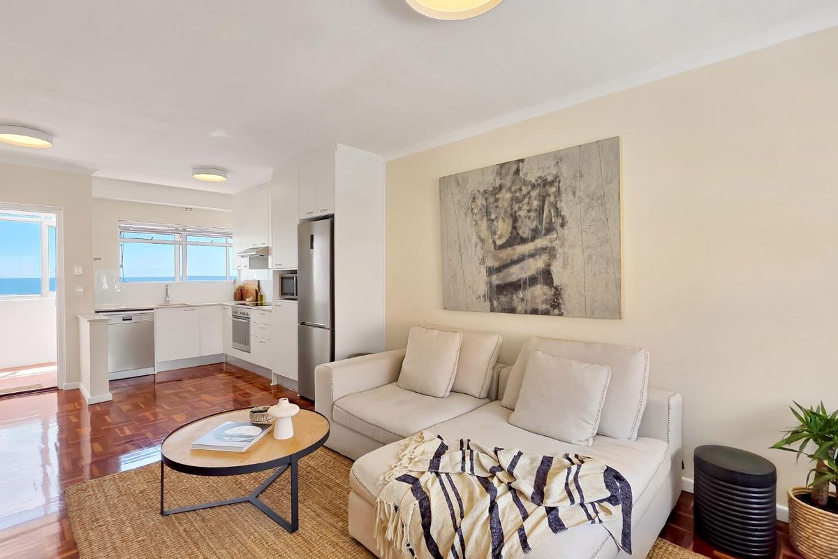 Above the Crowd ! - Photo 2