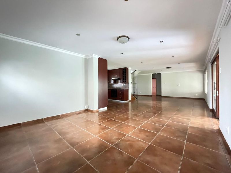 BEAUTIFUL FAMILY HOME FOR SALE IN AMBERFIELD RIDGE ESTATE!!! - Photo 7