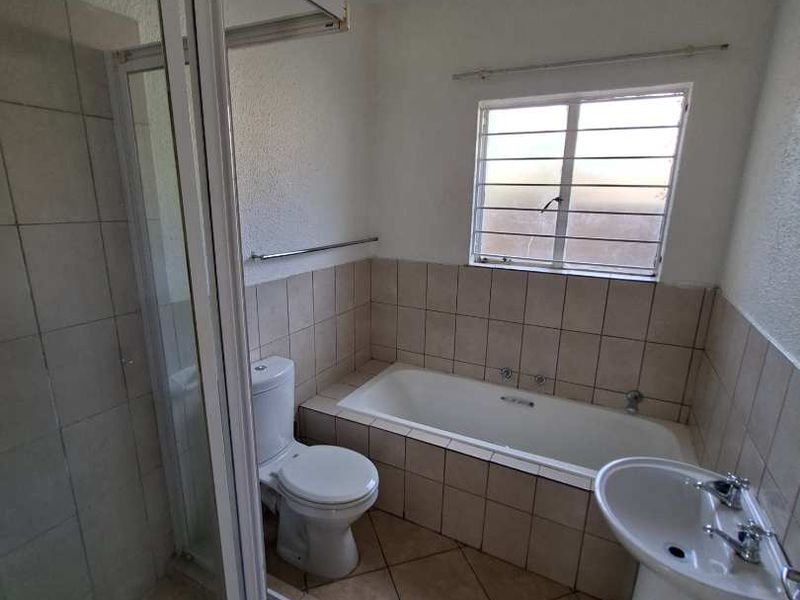 NEAT GROUND FLOOR WITH TRANQULITY - Photo 4
