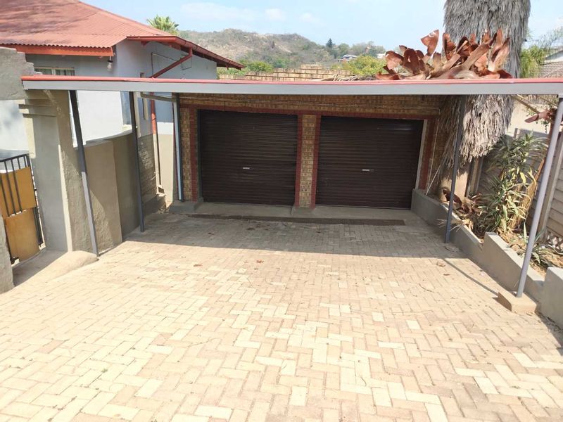 Well Located family house - Photo 2