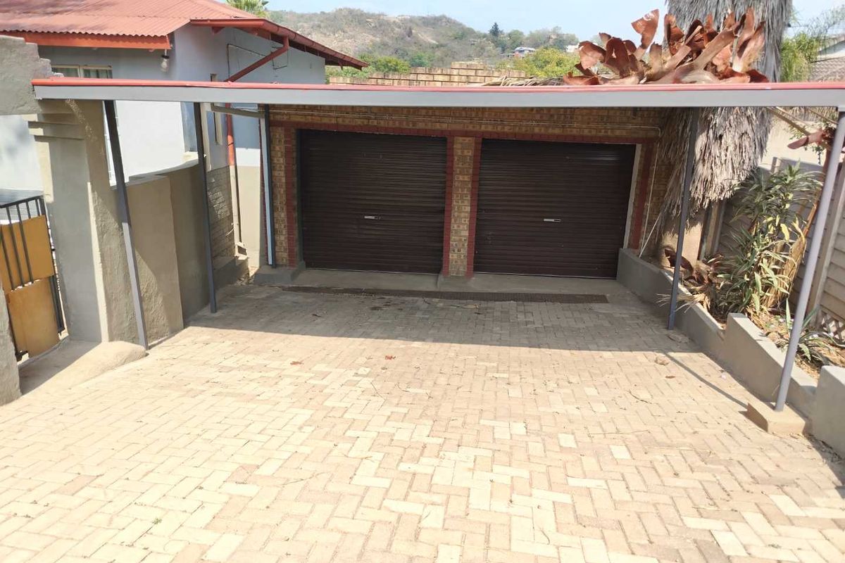 Well Located family house - Photo 2