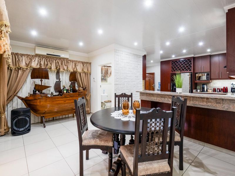 Face brick secure townhouse with sea views - Photo 10