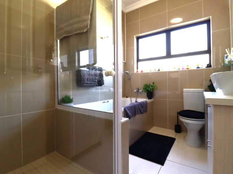 3 Bedroom Ocean View Family Home with Generator, Aircons, Fireplace, Laminated Floors & Excellent Security for sale in Swakopmund Namibia - Photo 8