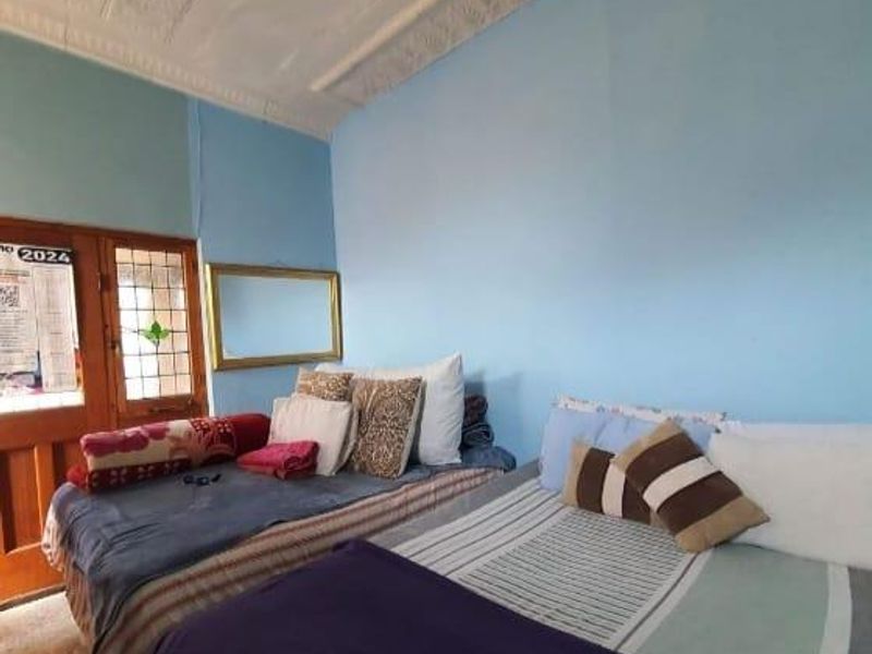 *Stunning 3 Bedroom House with 2 Bedroom Flatlet for Sale!* - Photo 4