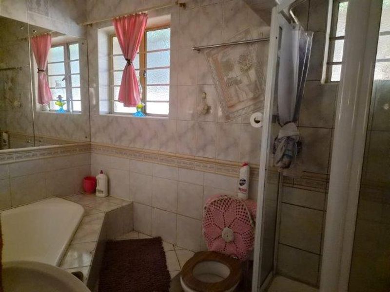 Starter Home With Harbour Views in Fynnland, Durban - Photo 8