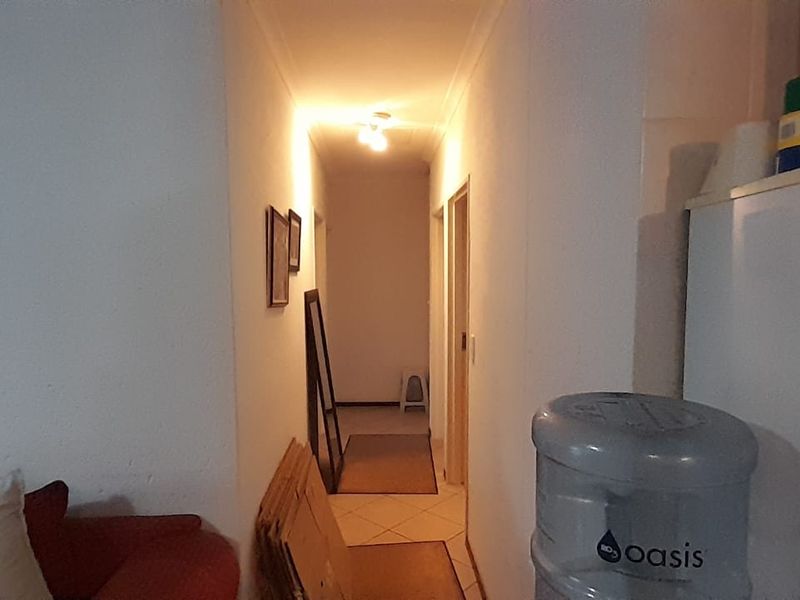 Spacious living in a well-maintained complex - perfect for comfortable family living - Photo 5