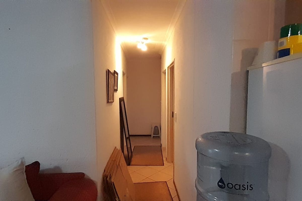 Spacious living in a well-maintained complex - perfect for comfortable family living - Photo 5