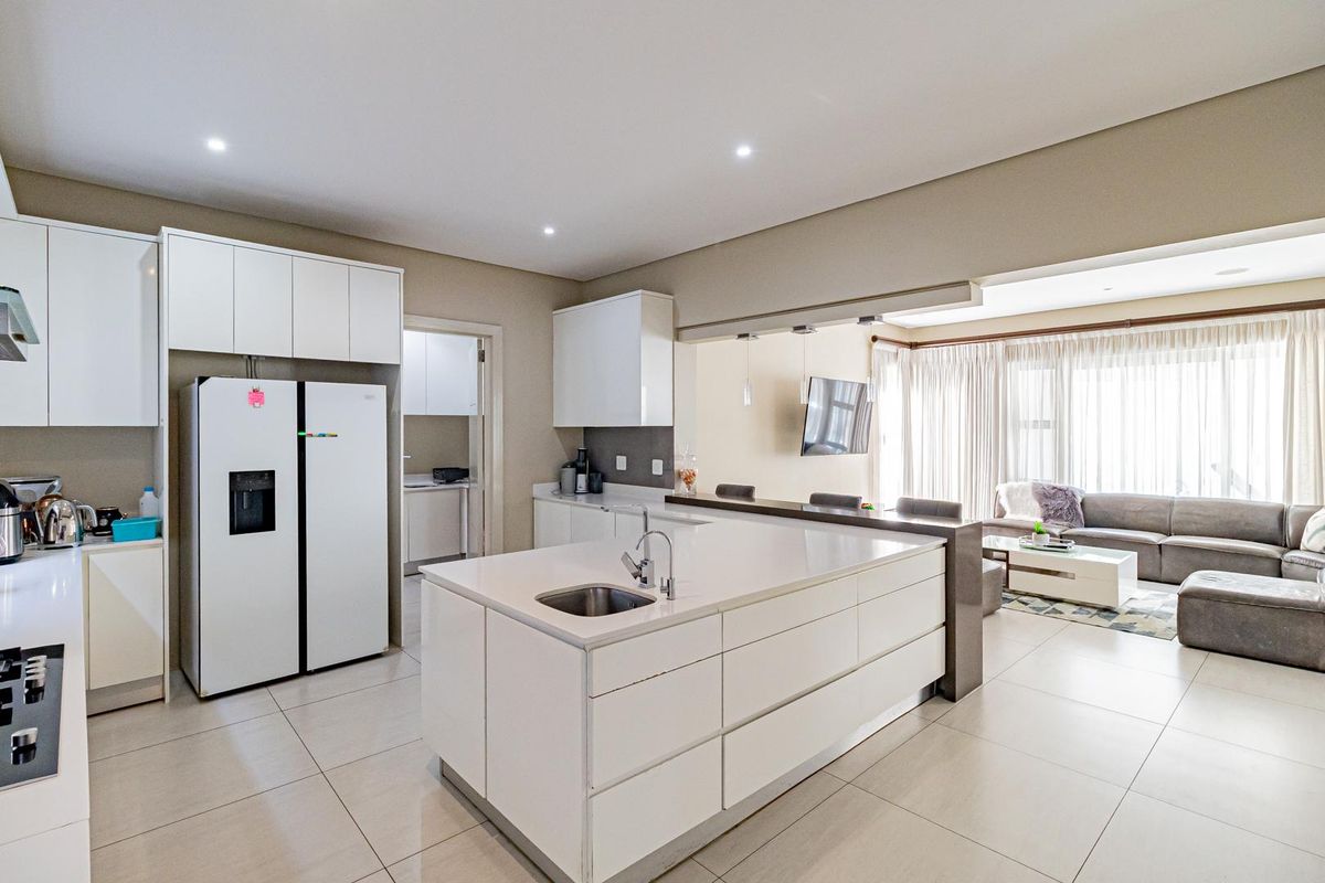 5 bedroom House for Sale in Morningside - Photo 4