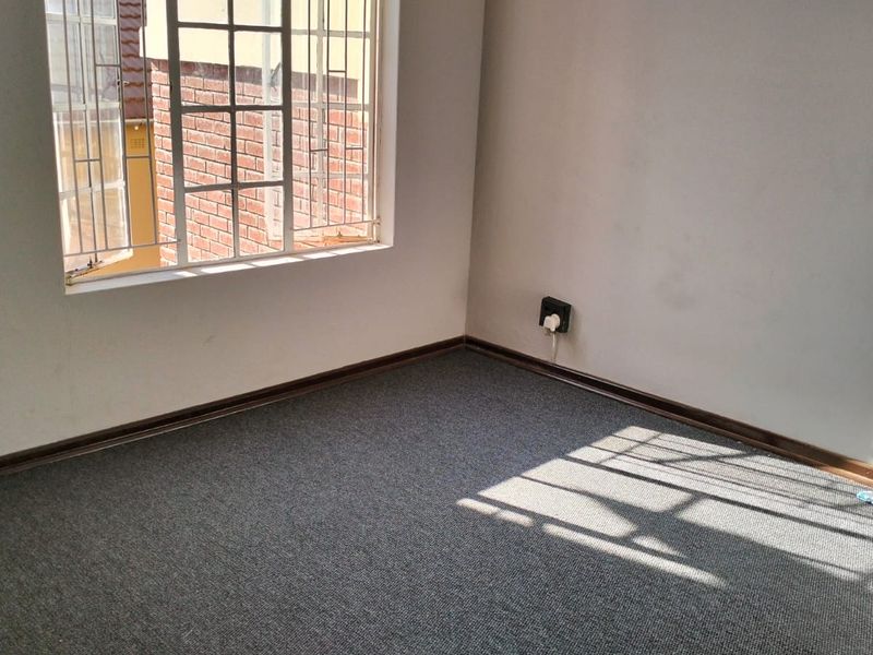 Prime Office to buy in 87 Kellnerstreet, Westdene - Photo 4