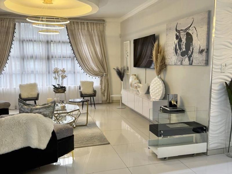 5 Bedrooms House For Sale in Auasblick - Photo 2