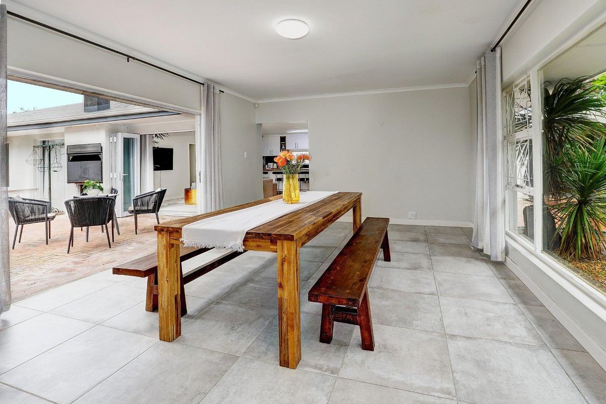 Tranquil Retreat with Mountain Views – Newly Renovated Gem! - Photo 3