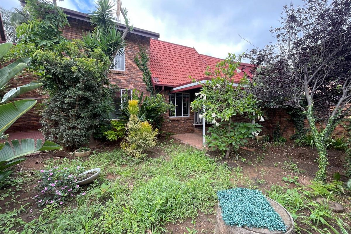 Come and view this attractive unit. - Photo 2