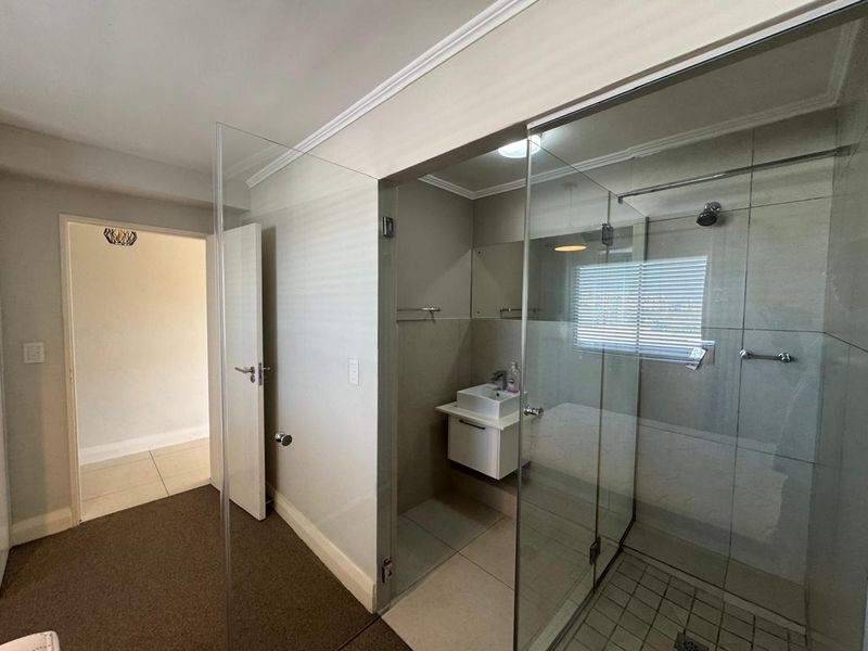 Executive one bedroom apartment in Century City - Photo 6