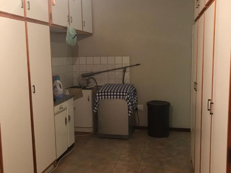 GORGEOUS AND SPACIOUS 2 BEDROOM UNIT FOR SALE IN MARIENTAL (JEANDRE AVENUE) - Photo 10