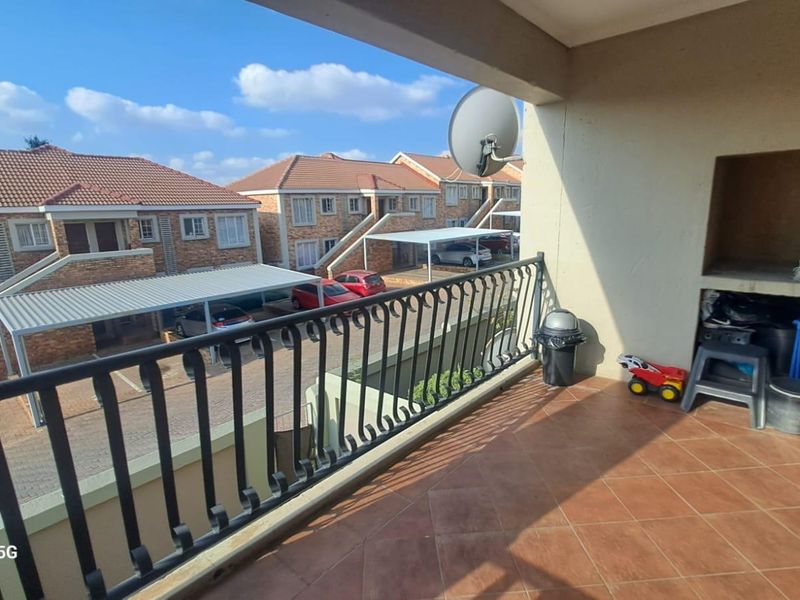 Upstairs 2 Bedroom/2 Bathroom Apartment - Photo 7