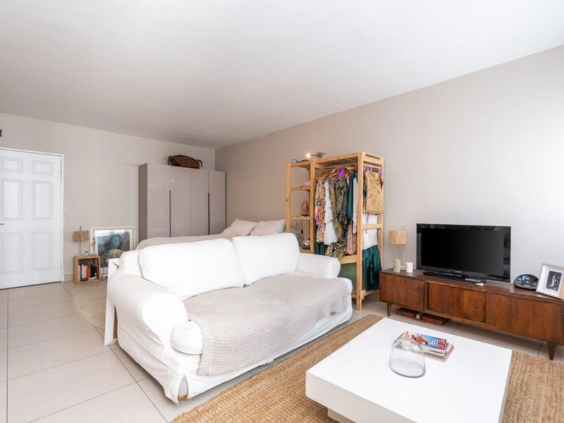 Invest Smart: Airbnb friendly Studio Apartments in Cape Town's Hotspot! - Photo 7
