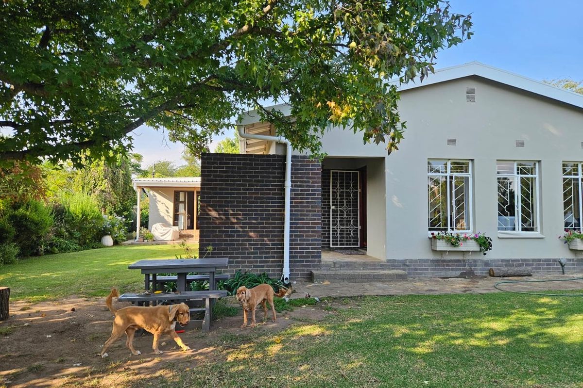 3 BEDROOM MODERN FAMILY HOME FOR SALE - Photo 2