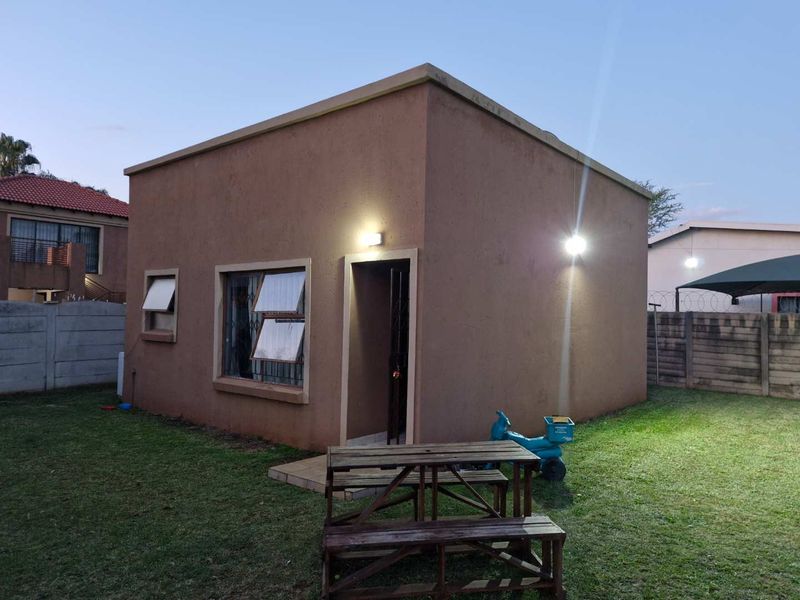 2 Bedroom house  for rent in Kilner Park. - Photo 2