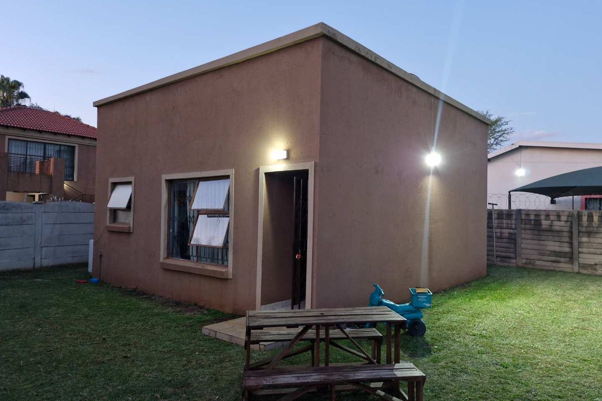 2 Bedroom house  for rent in Kilner Park. - Photo 2