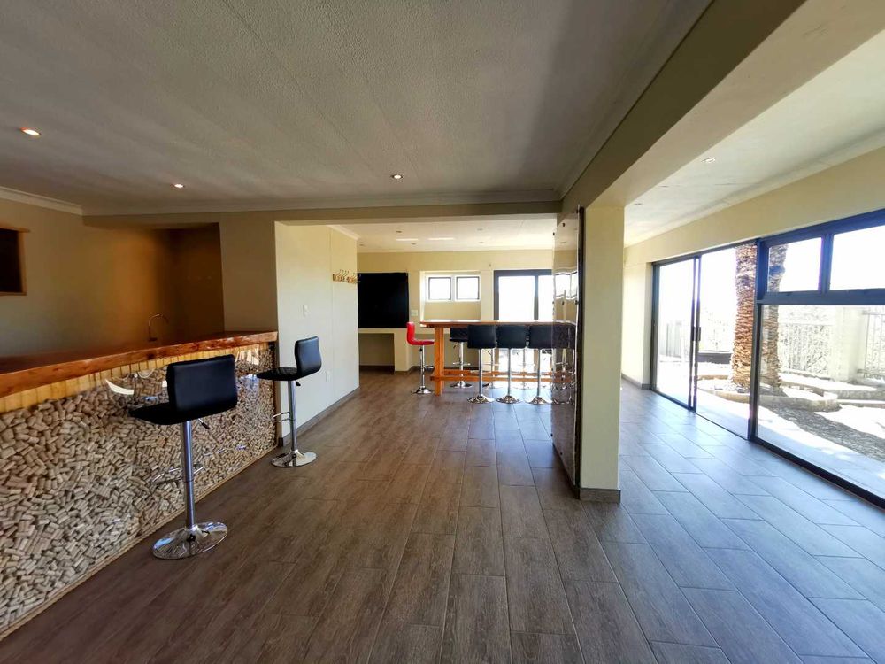 ENCLOSED ENTERTAINMENT AREA WITH BBQ AND BAR 