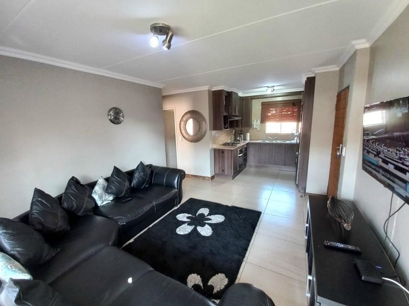 Two bedroom town house for sale in Andeon Pretoria West - Photo 10