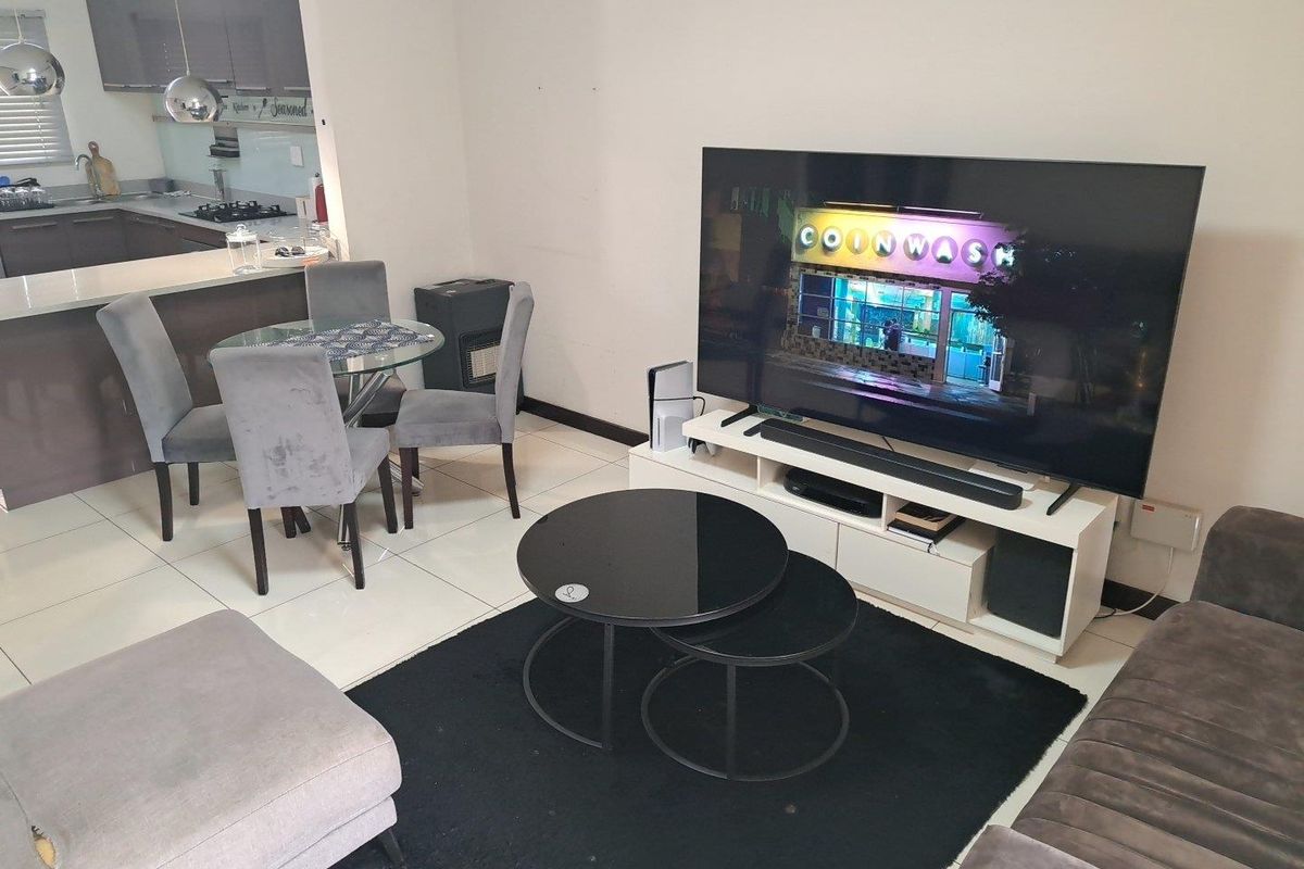 Modern 2-Bedroom Apartment in Secure Carlswald Complex with Balcony. - Photo 4