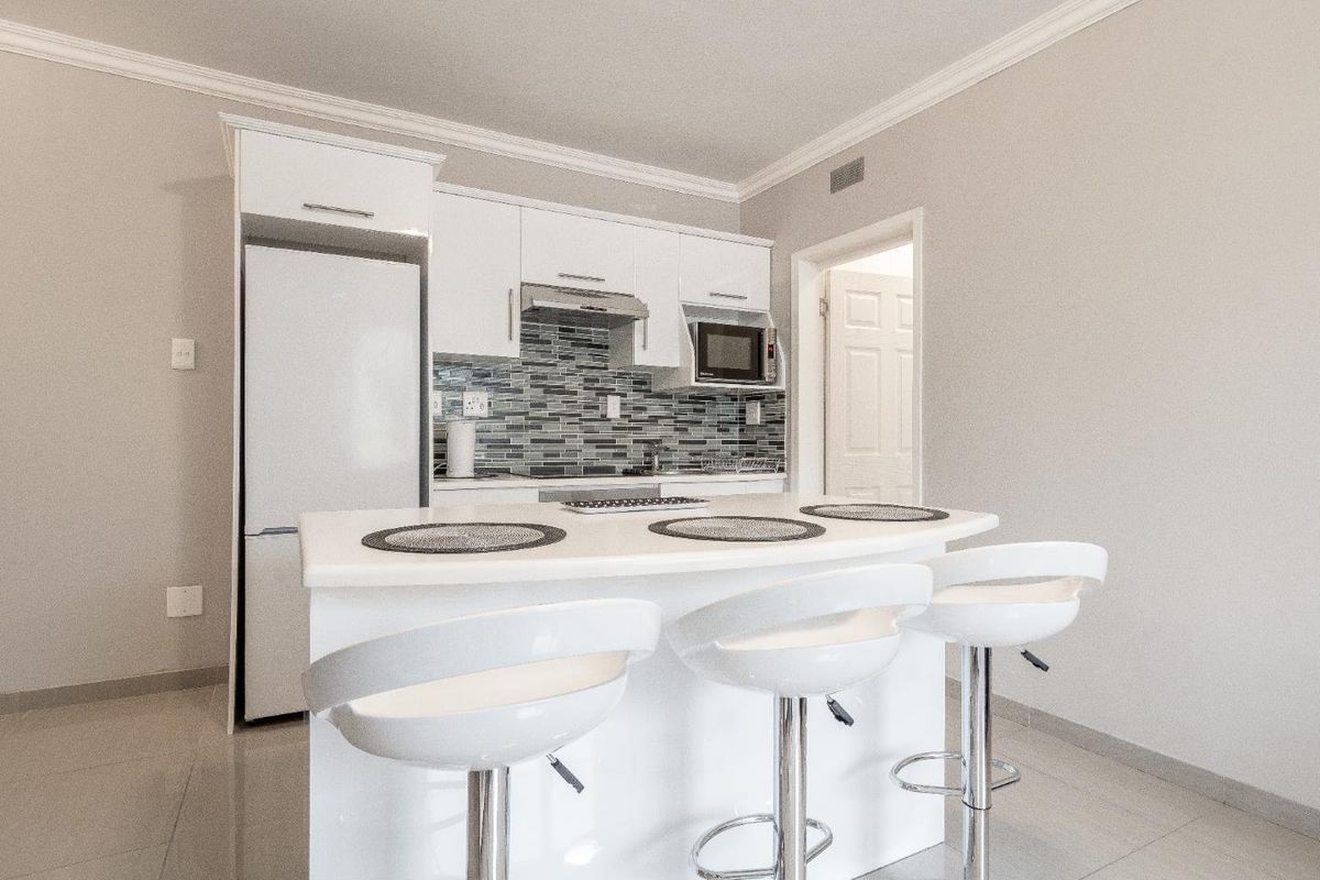 Fully Renovated 2-Bedroom, 2-Bathroom Apartment!! - Photo 3