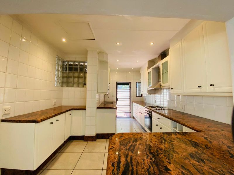 3 Bedroom Townhouse in Secure Estate Morningside - Photo 3