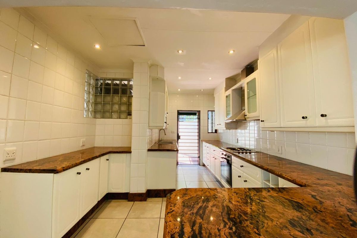 3 Bedroom Townhouse in Secure Estate Morningside - Photo 3
