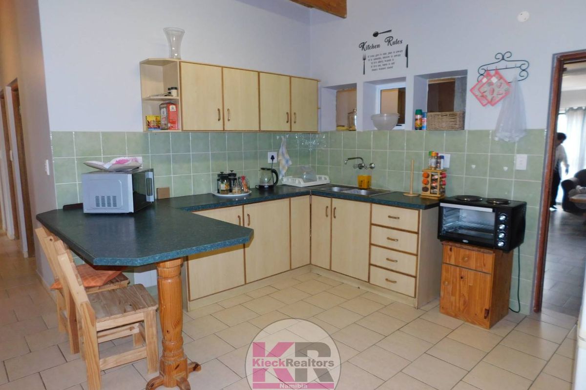 Charming & Spacious: A Classic Home with Endless Potential - Photo 5