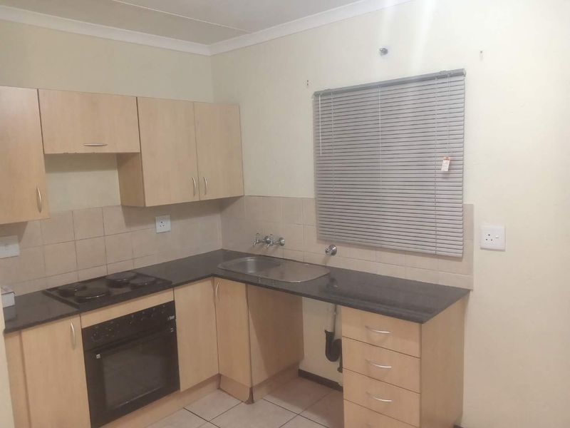 ONE BEDROOM APARTMENT FOR SALE IN KLIPPOORTJE ,BOKSBURG - Photo 2