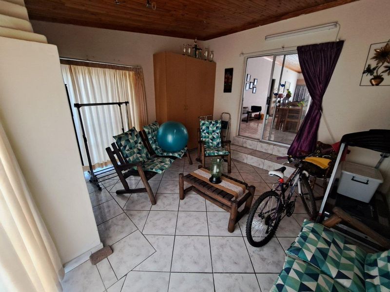 Spacious 3-Bedroom Home with 3 Bed Flatlet in Prime Waverley Location - Photo 7