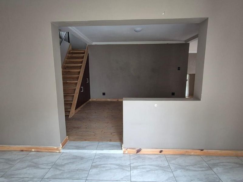 Extremely Urgent - Photo 6