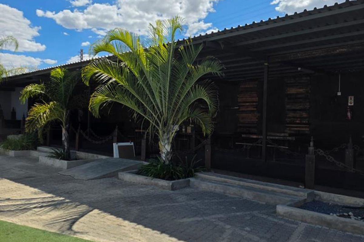 Southern Industrial Warehouse with Entertainment Space - Photo 2