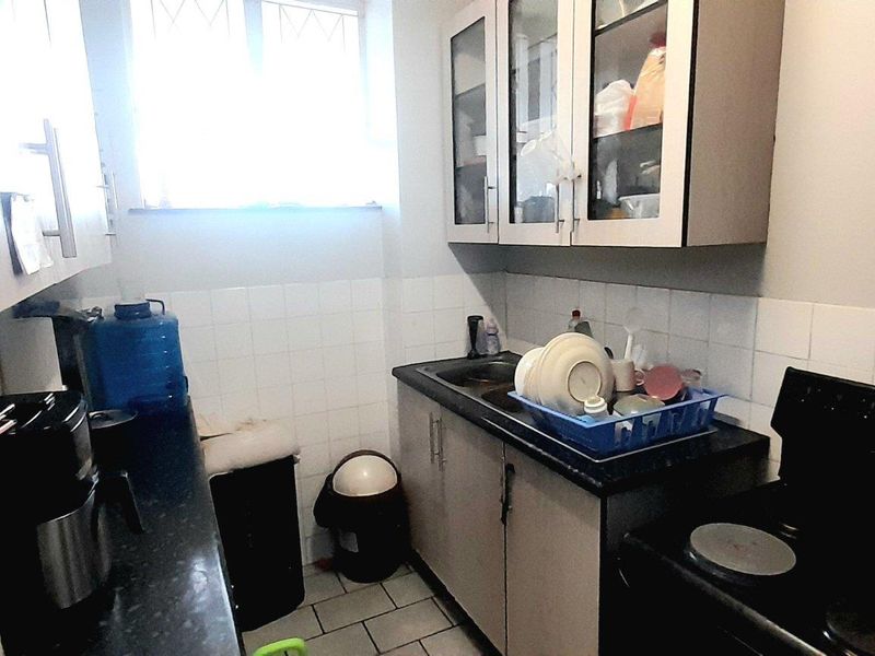 2 bedrooms in North Beach - Photo 2