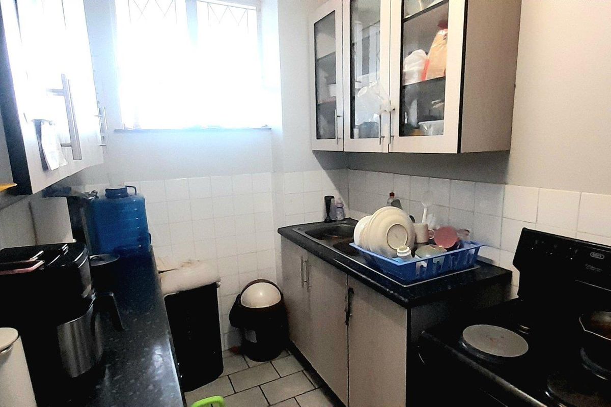 2 bedrooms in North Beach - Photo 2