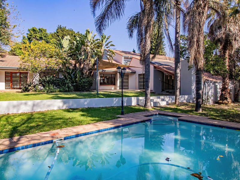 Magnificent 5 Bedroom Family Home with Bar and Exceptional Entertainment Areas in Fairland - Photo 4