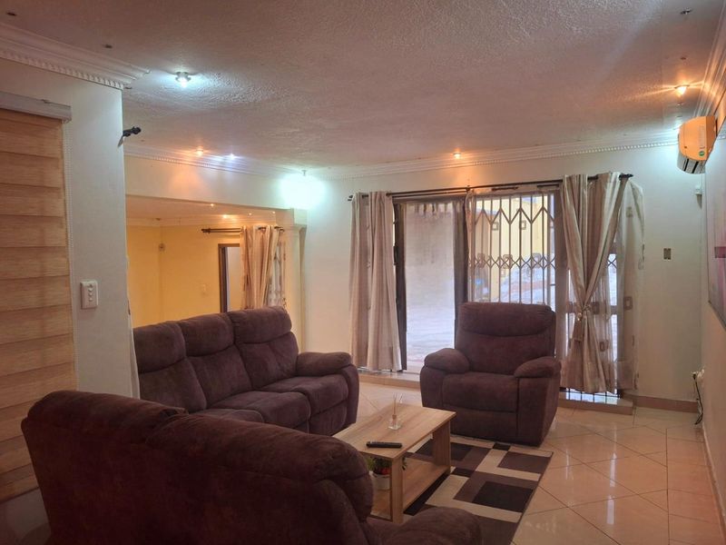 Urgent Sale - Stunning 3 Bedroom Family Home in Woodview, Phoenix - Photo 1