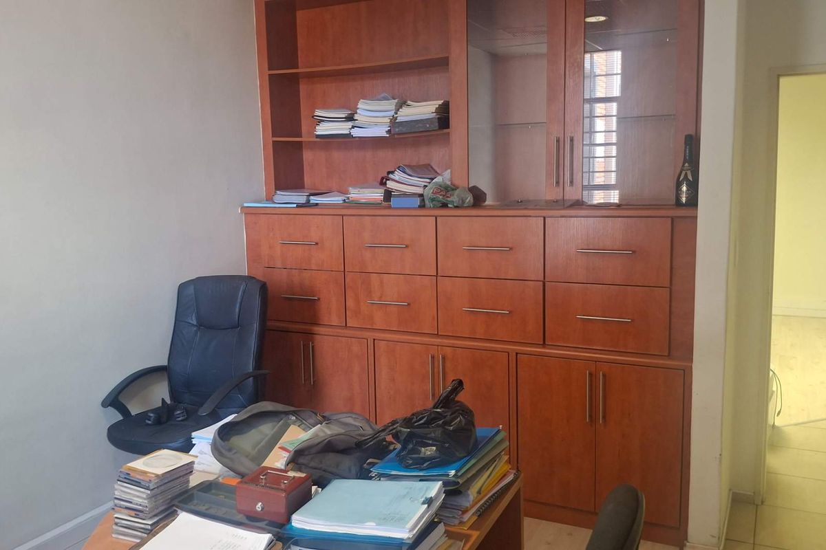 Southern Industrial A-Grade office to let - Photo 2