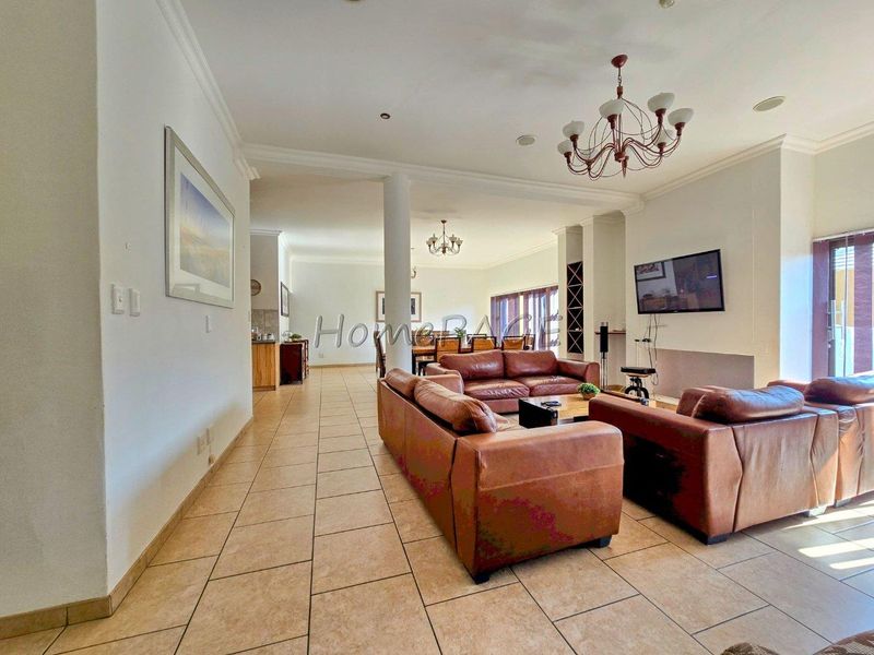 Long Beach Ext 1, Walvis Bay:  4 Bedr Double Storey Home is for Sale - Photo 9