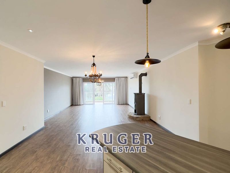 Luxurious 3-Bedroom Apartment with Sea View - Photo 8