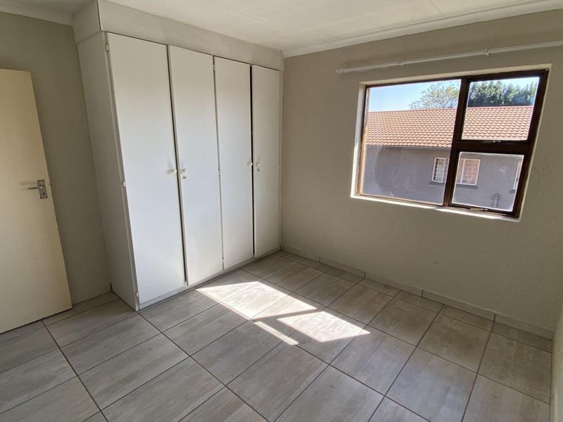 Bright & Spacious 2-Bedroom Apartment in Ferndale - Photo 9